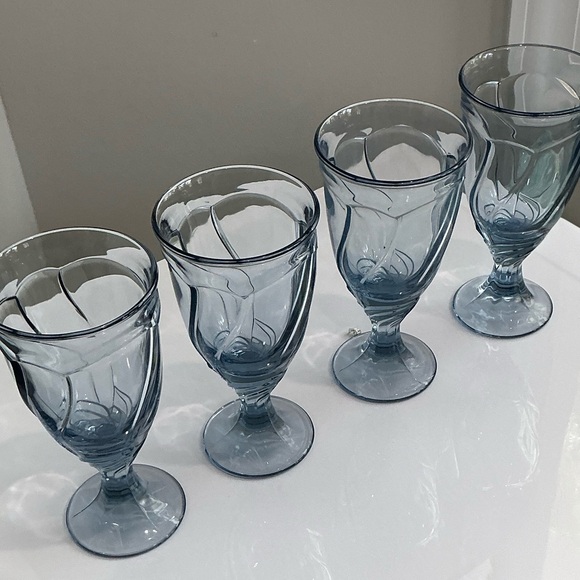 Set of 4 Vintage Noritake Swirl Ice Blue Thick Stemmed Wine or Drinking Glasses - Picture 8 of 11